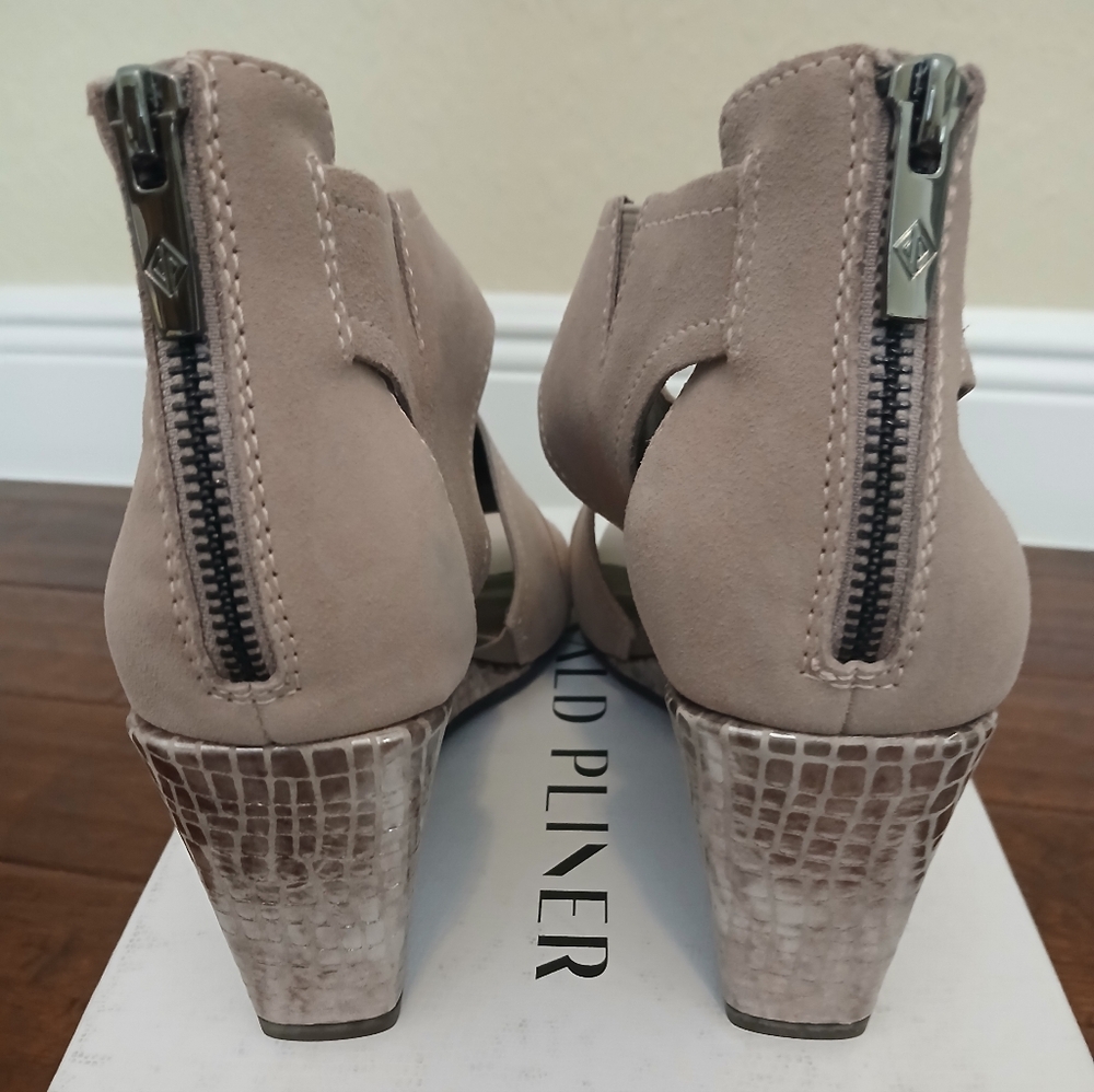 Donald Pliner Panya Suede Mushroom Grey Metallic Snakeskin Wedge Sandals Sz 11 - Picture 3 of 8